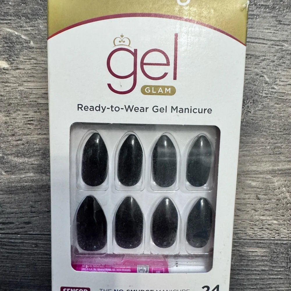 Set of 2‎ Artificial Nails NEW.